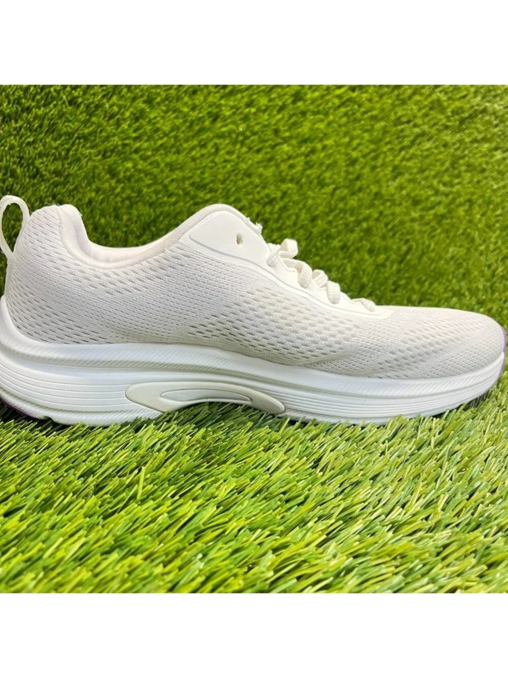 Skechers Go Run Arch Fit-Skyway Womens Size 8 White Running Shoes Sneakers